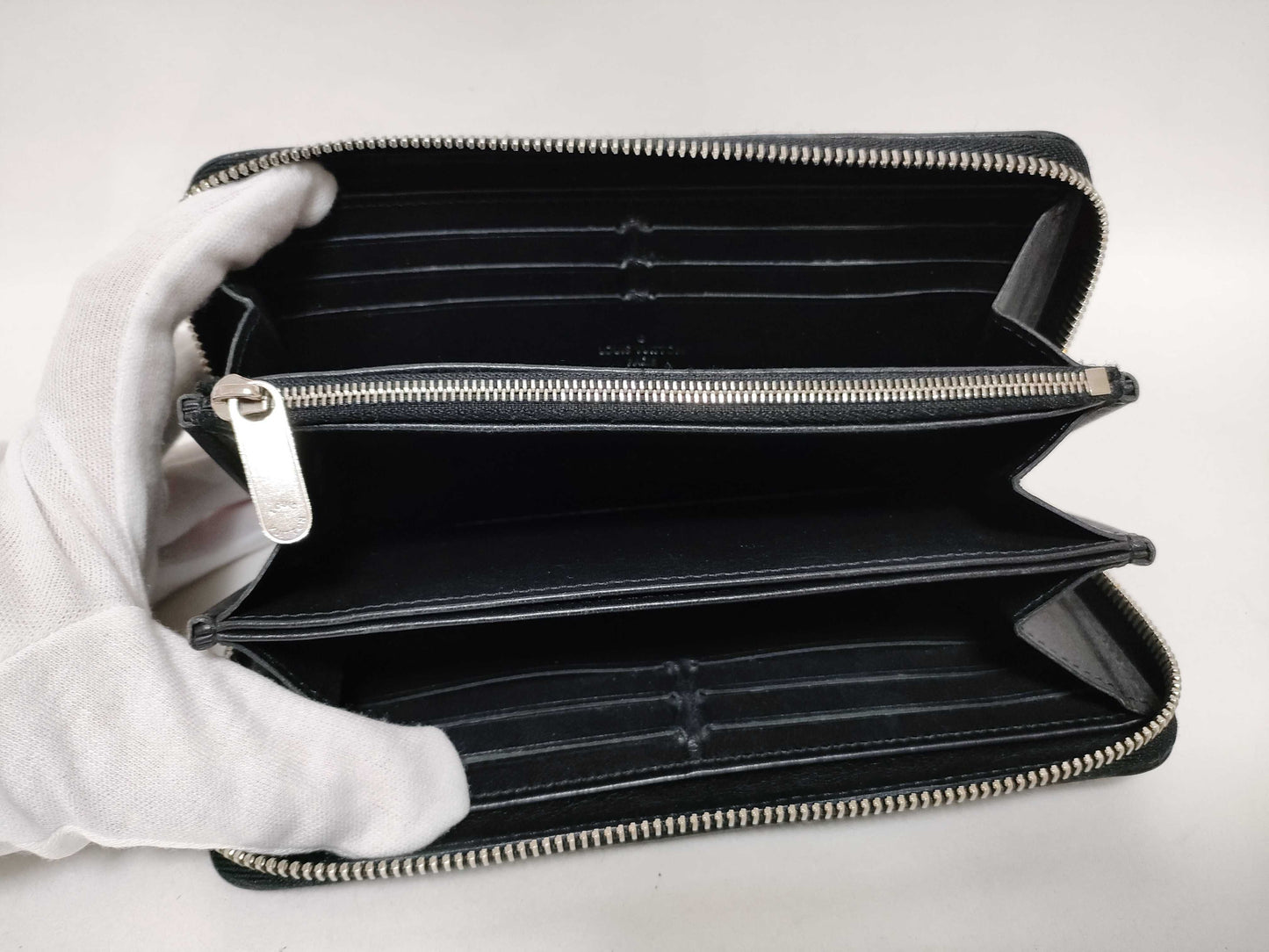 LOUIS VUITTON M61867 Mahina LOUIS VUITTON Zippy Wallet Round Mahina Wallet