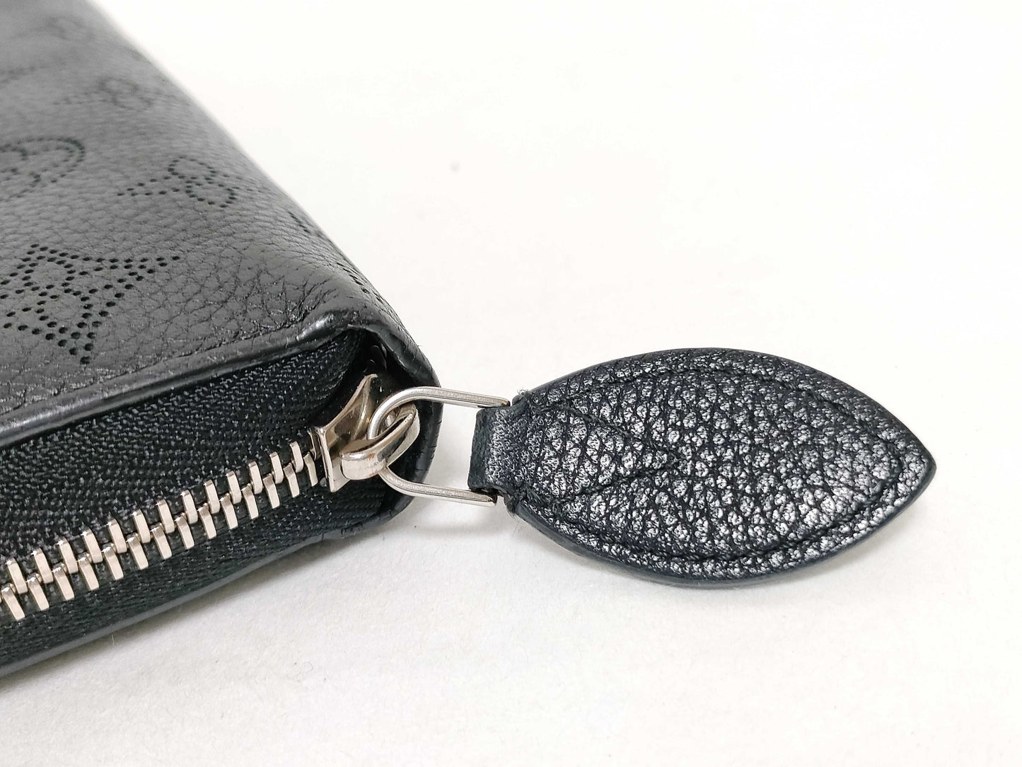 LOUIS VUITTON M61867 Mahina LOUIS VUITTON Zippy Wallet Round Mahina Wallet