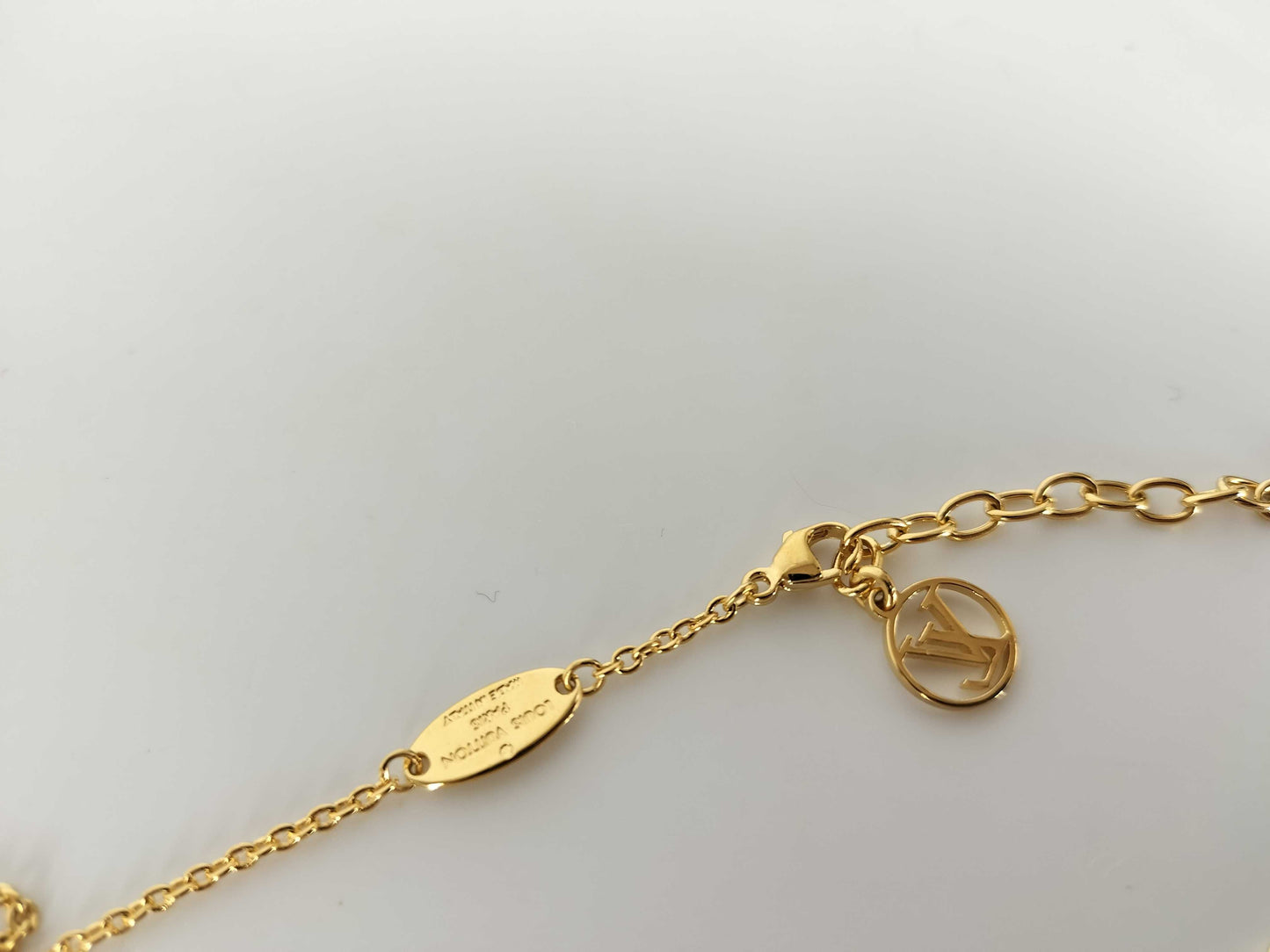 LOUIS VUITTON M61083 LOUIS VUITTON Essential V Gold Necklace M61083 Necklace