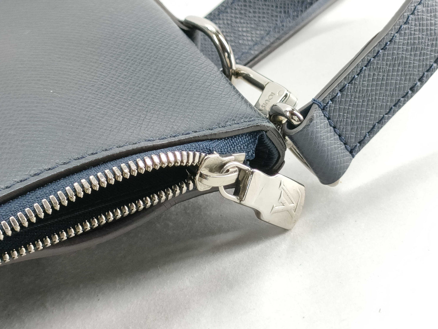 LOUIS VUITTON Monogram Louis Vuitton Taiga Anton 2-way Business Bag Tote Bag