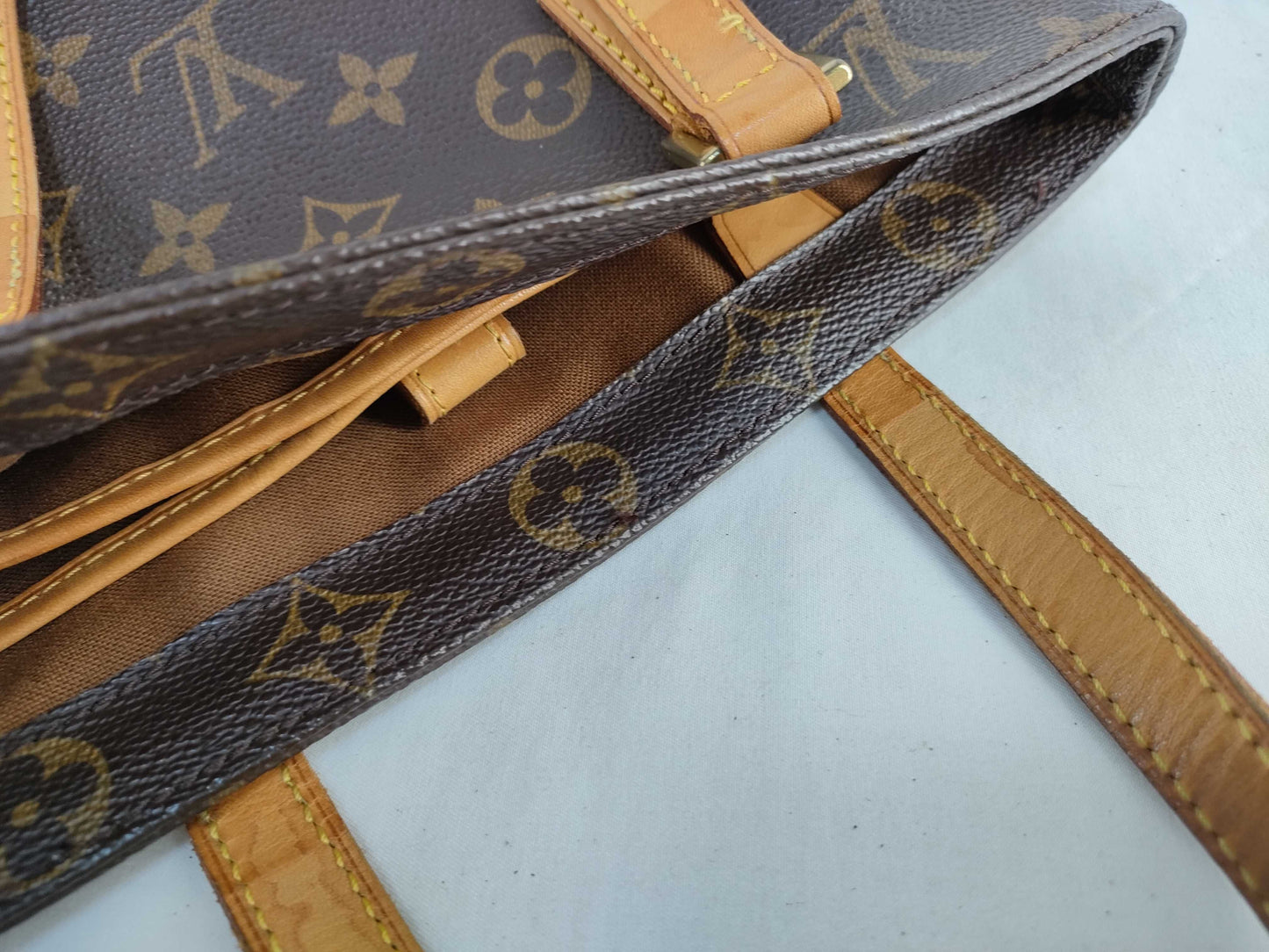 LOUIS VUITTON Monogram Louis Vuitton Monogram Handbag