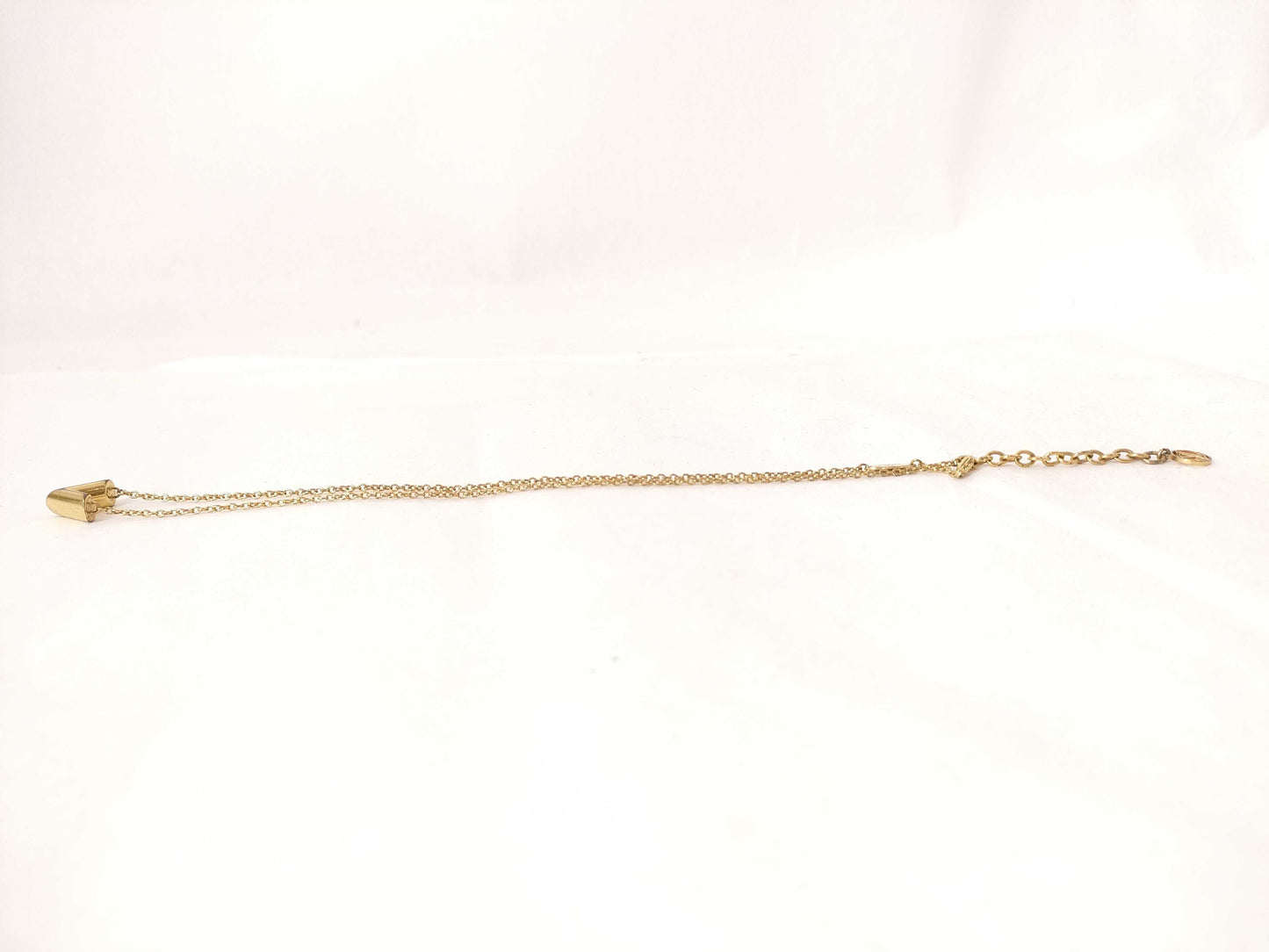 LOUIS VUITTON Essential V Necklace Necklace