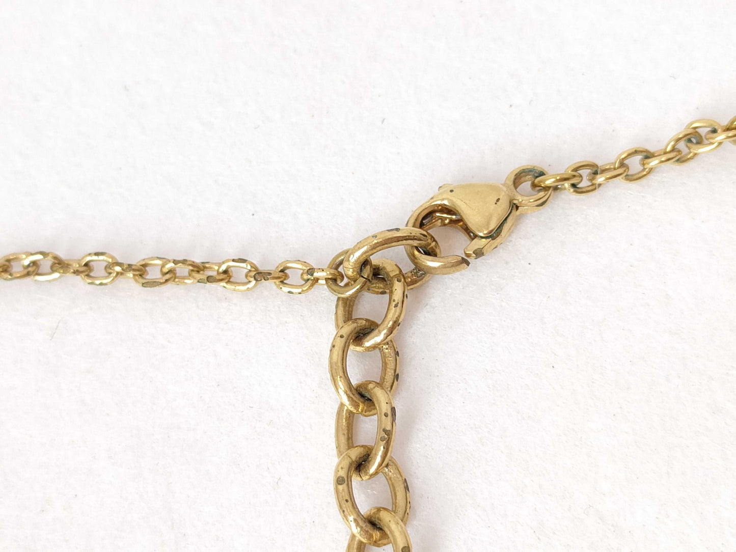 LOUIS VUITTON Essential V Necklace Necklace