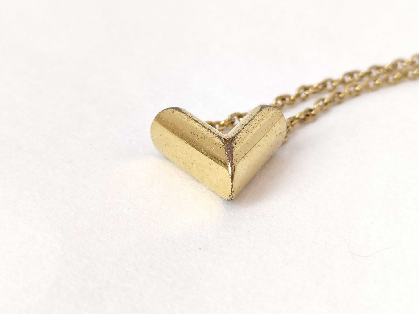 LOUIS VUITTON Essential V Necklace Necklace