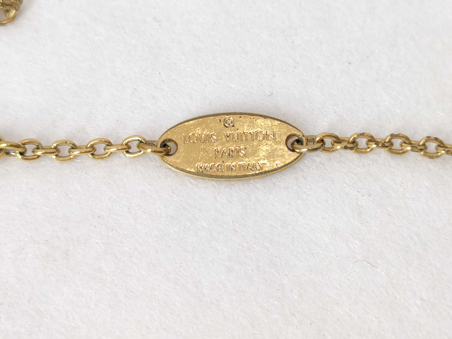 LOUIS VUITTON Essential V Necklace Necklace