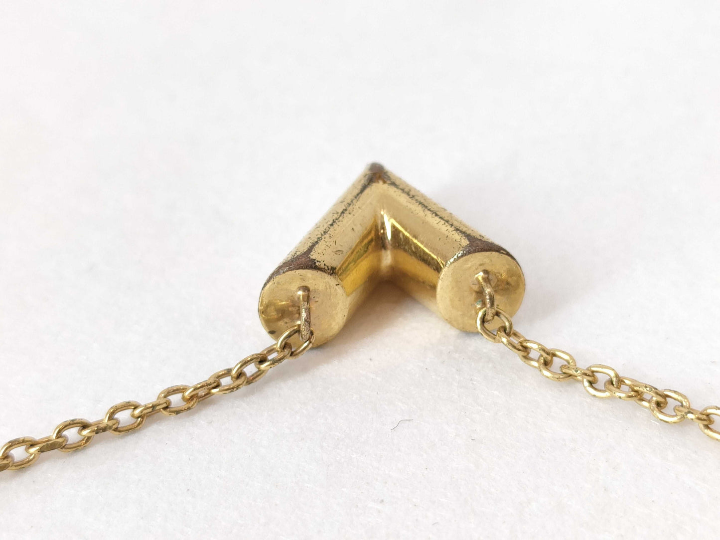 LOUIS VUITTON Essential V Necklace Necklace