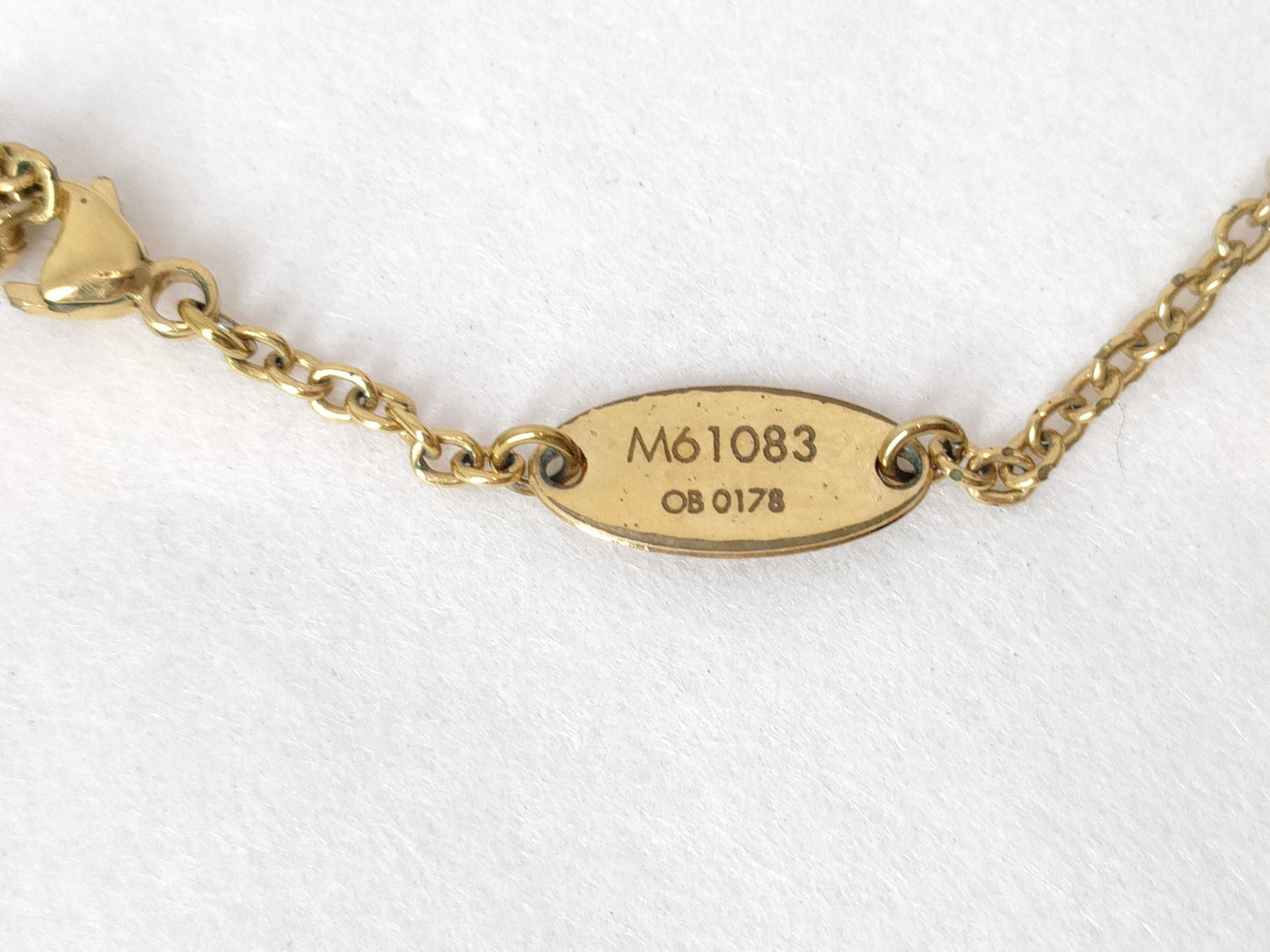 LOUIS VUITTON Essential V Necklace Necklace