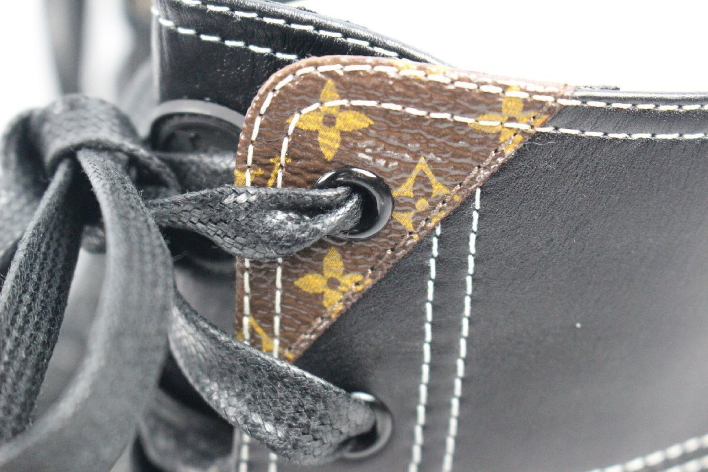 LOUIS VUITTON Arclight Line Sneakers Men's Size 42