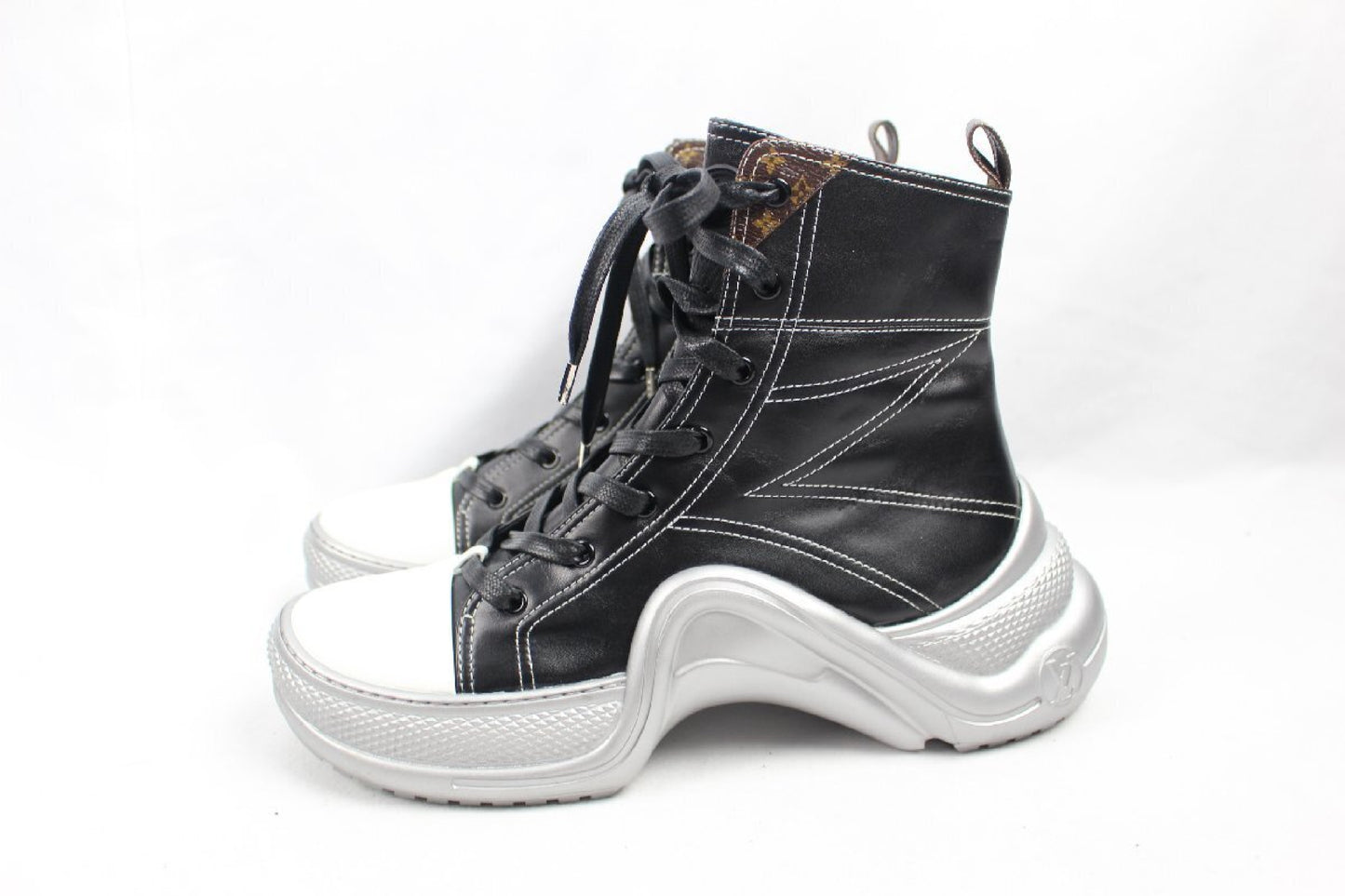 LOUIS VUITTON Arclight Line Sneakers Men's Size 42