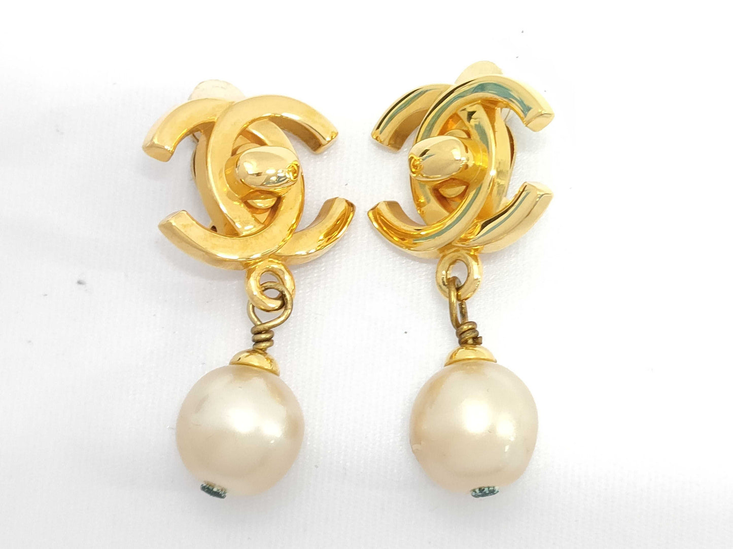 CHANEL Turnlock Pearl and Gold Earrings 96A Earrings