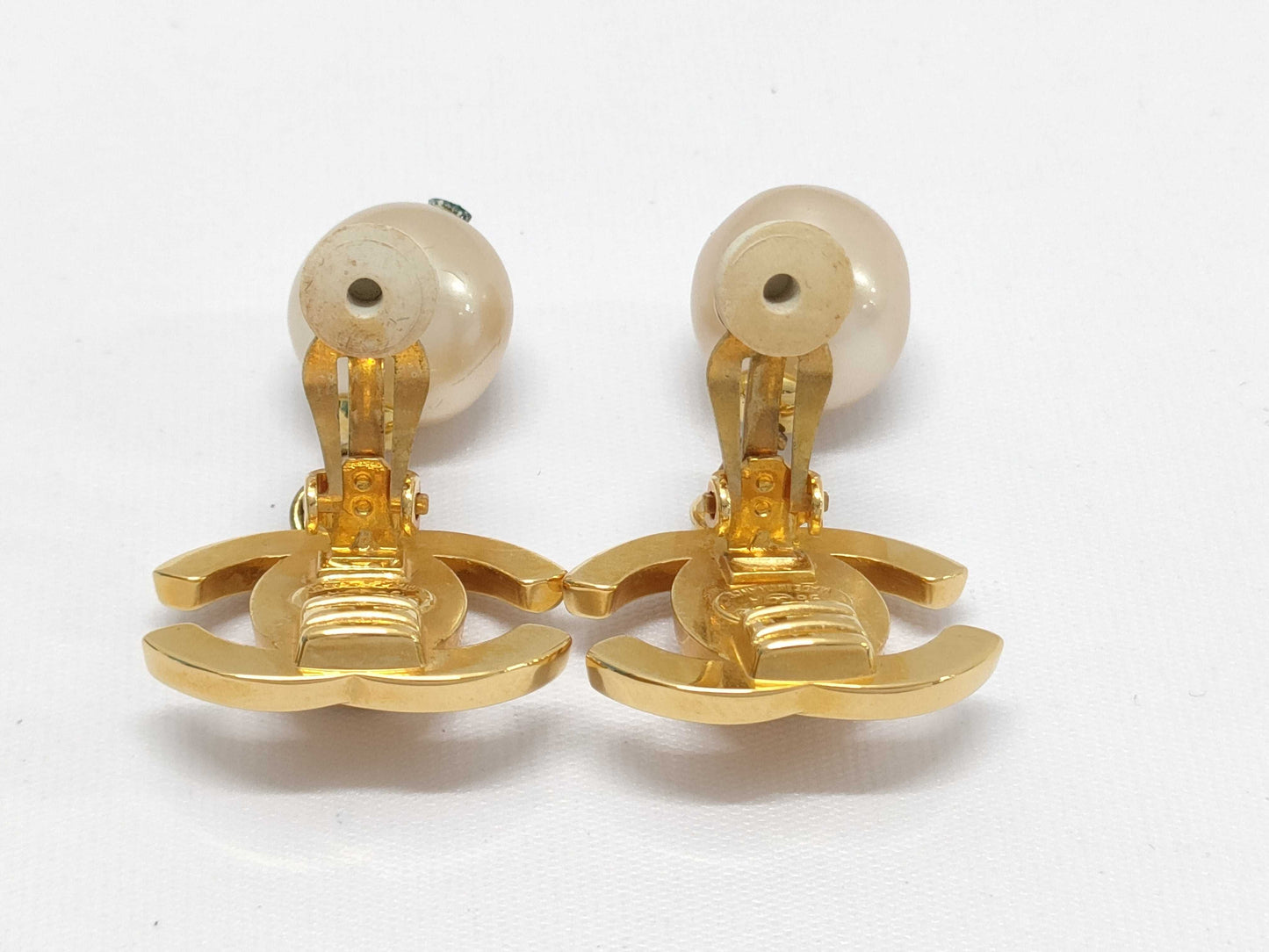 CHANEL Turnlock Pearl and Gold Earrings 96A Earrings