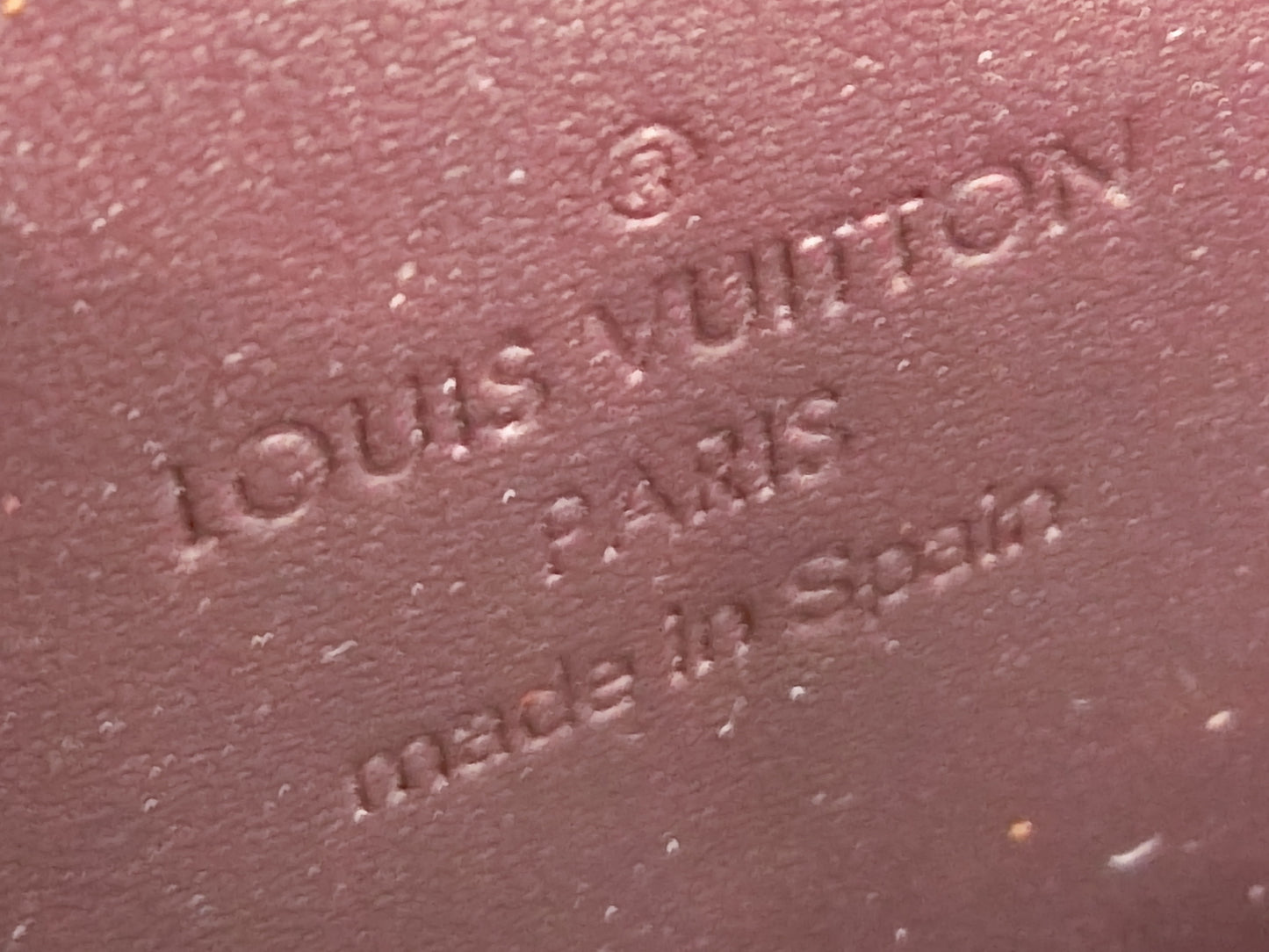 LOUIS VUITTON Vernis Amaranth Zippy Wallet