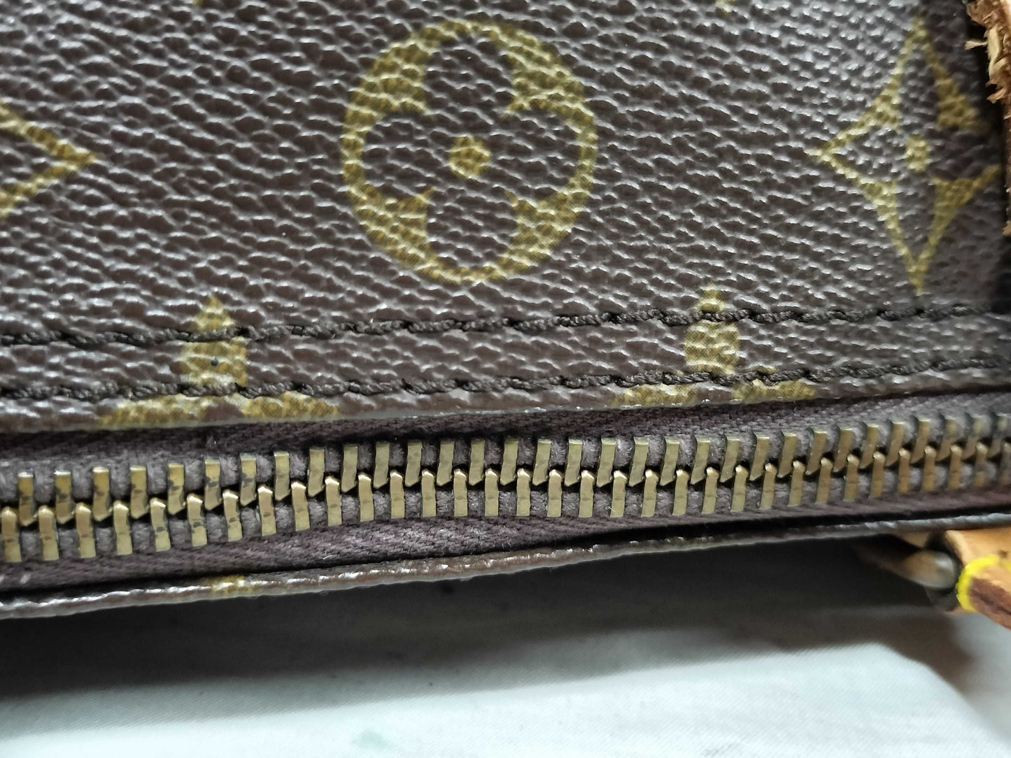 LOUIS VUITTON M41526 Monogram LV Handbag