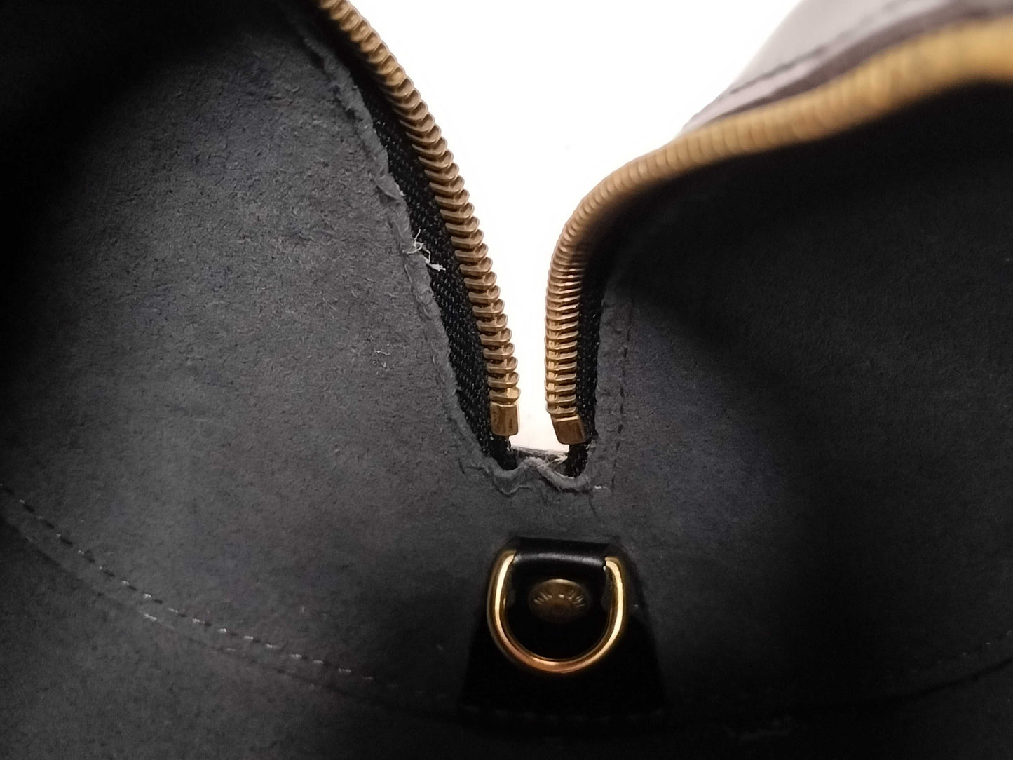 LOUIS VUITTON M52222 Epi LV Shoulder Bag