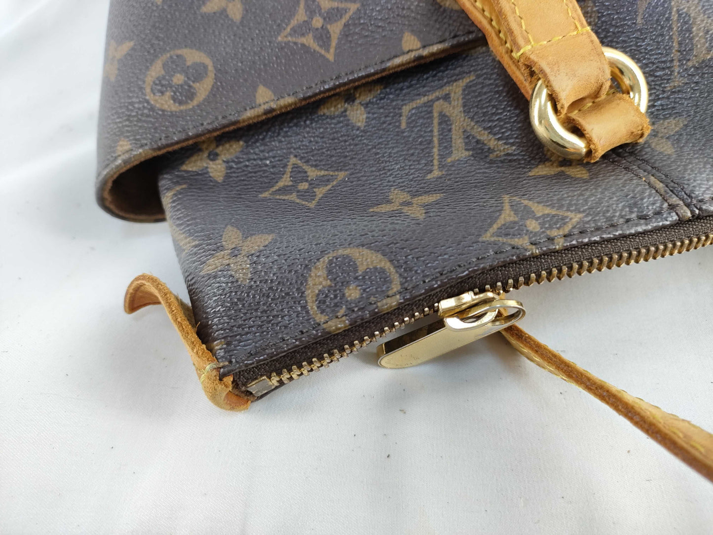 LOUIS VUITTON Monogram LV Totally Tote Bag