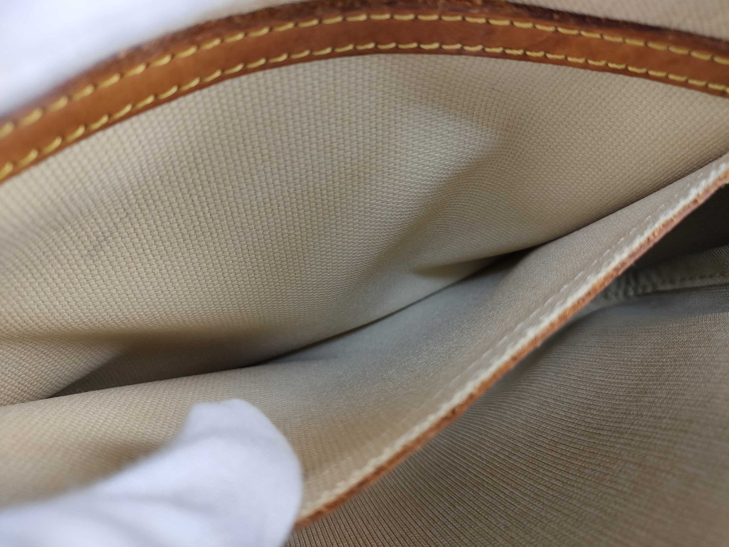 LOUIS VUITTON Monogram LV Reporter Shoulder Bag