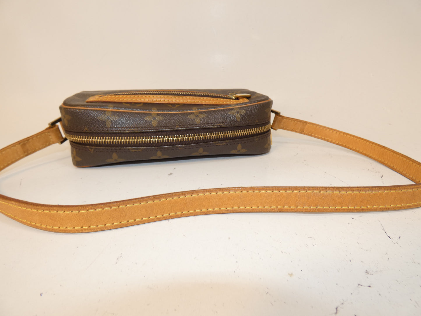 LOUIS VUITTON Pochette Cite Monogram One-Hand One-Shoulder Shoulder Bag