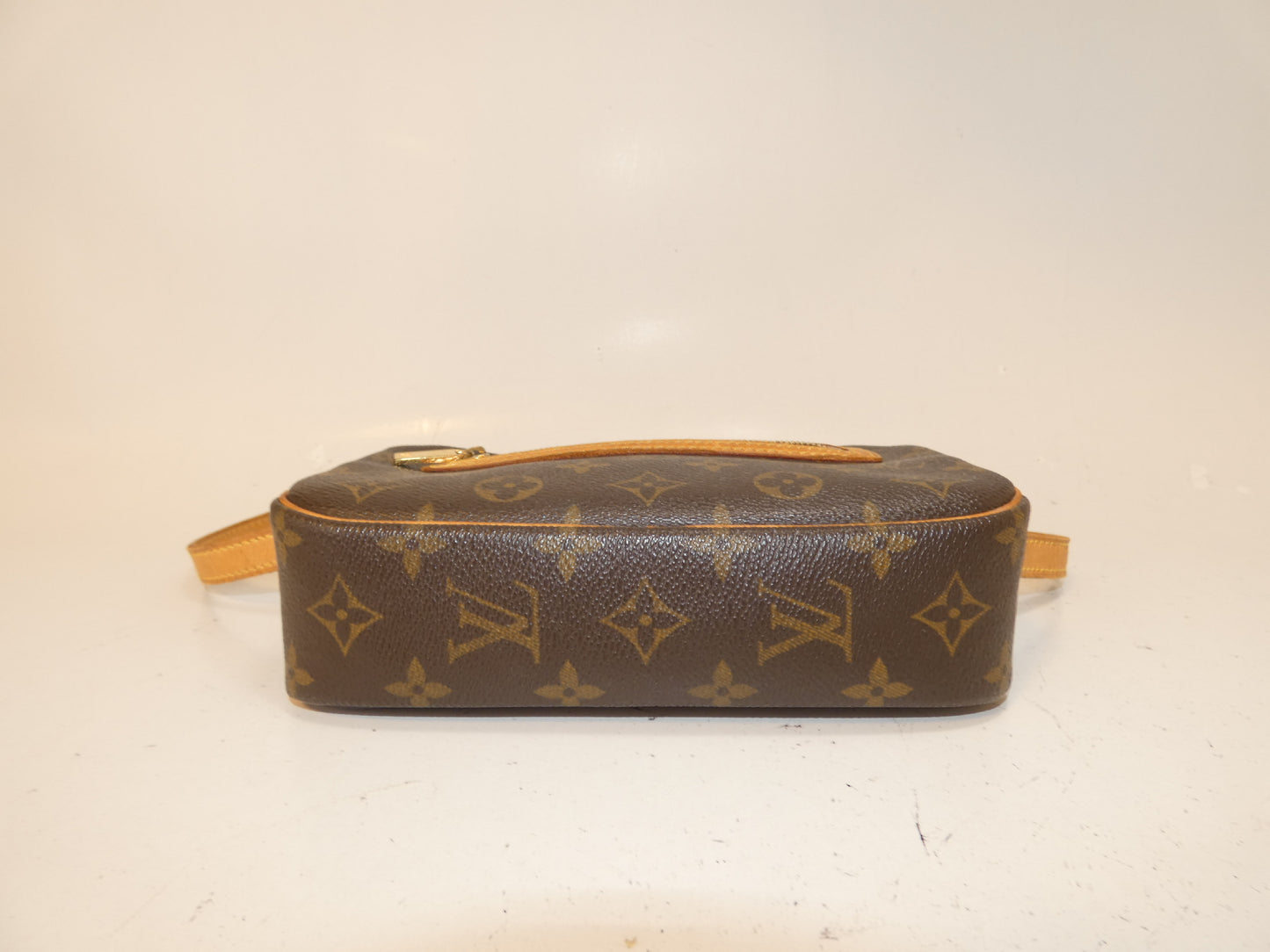 LOUIS VUITTON Pochette Cite Monogram One-Hand One-Shoulder Shoulder Bag
