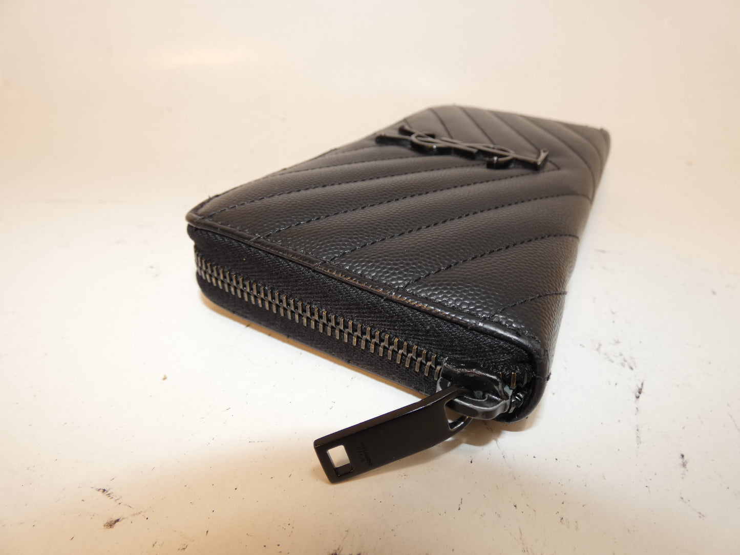 Yves Saint Laurent Front Logo V-Stitch Leather Black Round Zip Long Wallet