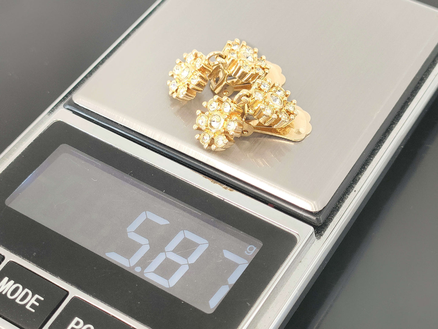 Dior Christian Dior Gold-Colored Rhinestone Swing Flower Design Earrings, 5.87g