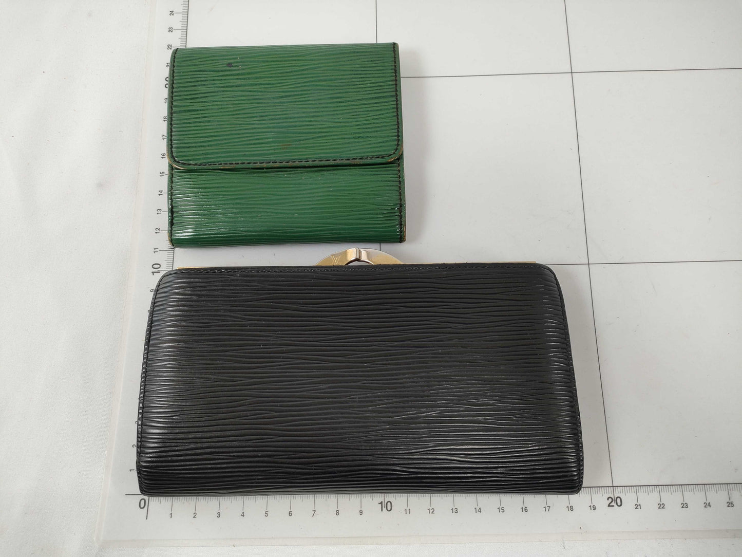 LOUIS VUITTON Epi Leather Wallet Set