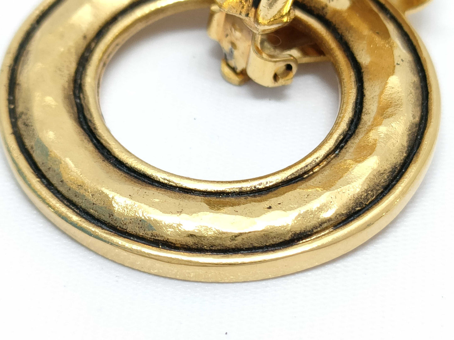 CHANEL Round Earrings with Rice