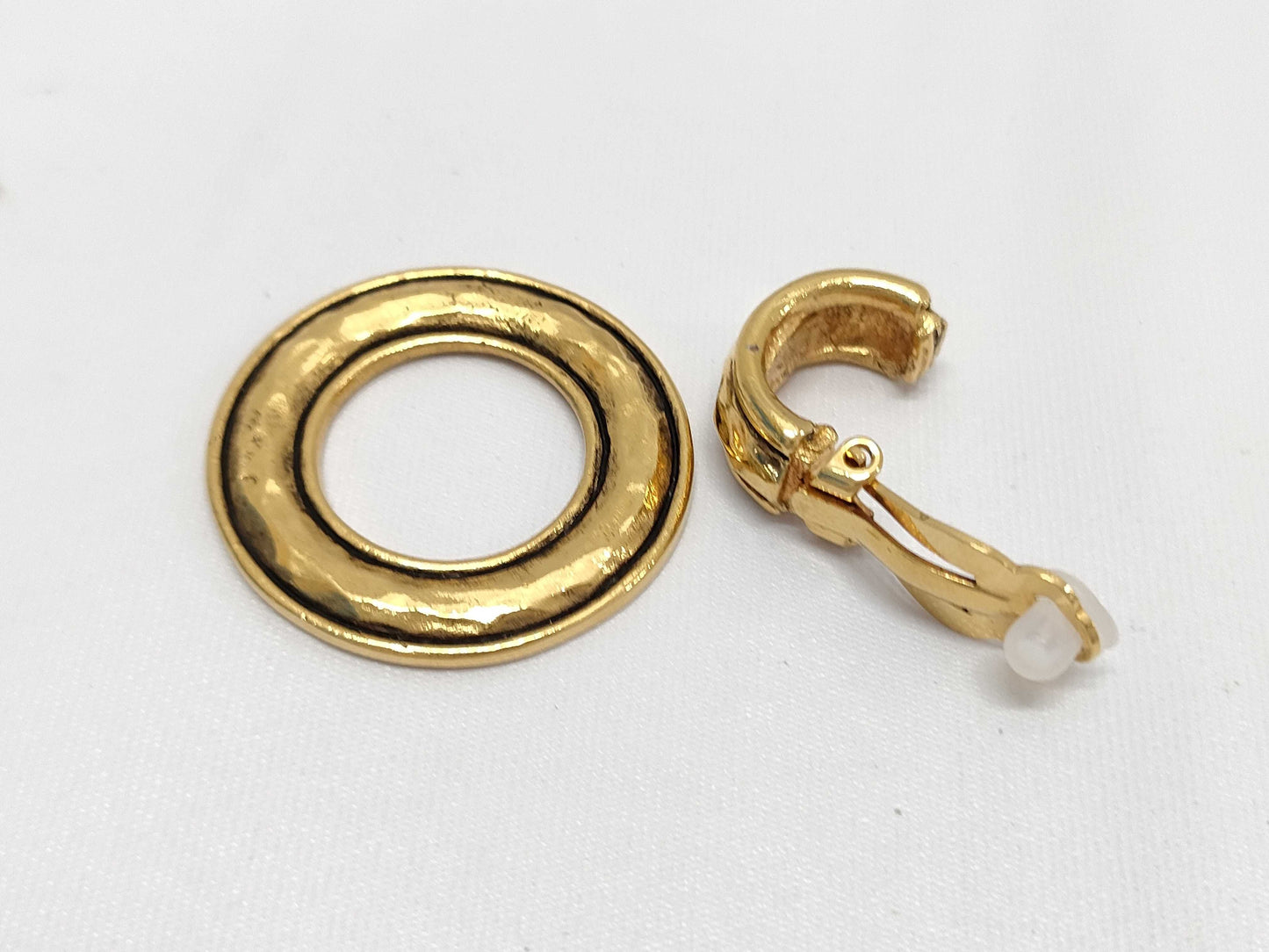 CHANEL Round Earrings with Rice