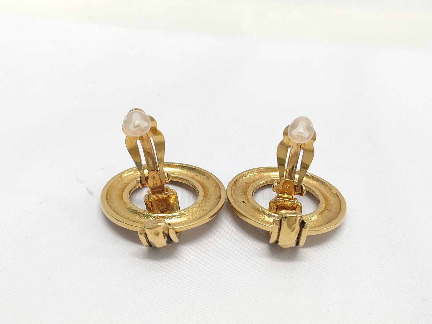 CHANEL Round Earrings with Rice