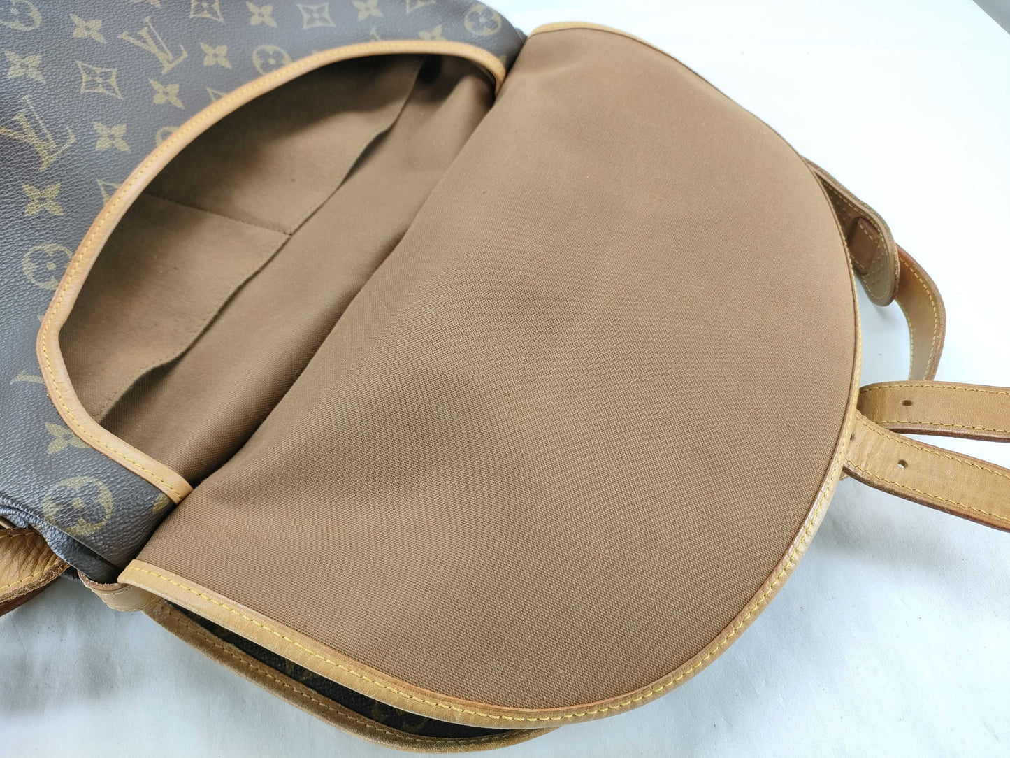 LOUIS VUITTON M42254 Monogram Louis Vuitton Saumur 35 Shoulder Bag