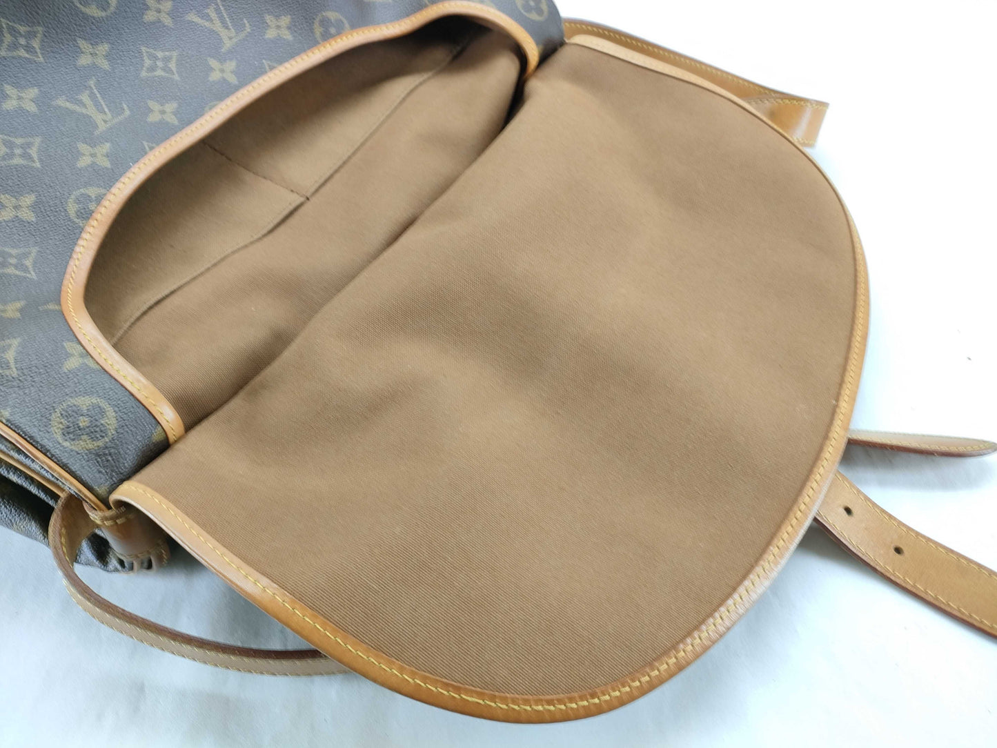LOUIS VUITTON M42254 Monogram Louis Vuitton Saumur 35 Shoulder Bag