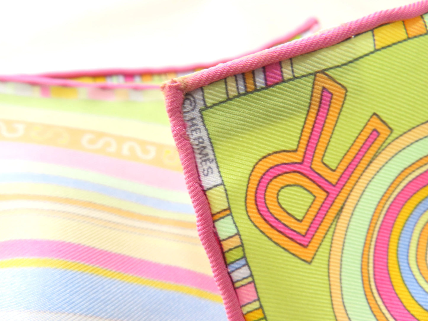 HERMES Carré 40 FRANCE PARIS FBG 24 Scarf 100% Silk Multicolor Scarf