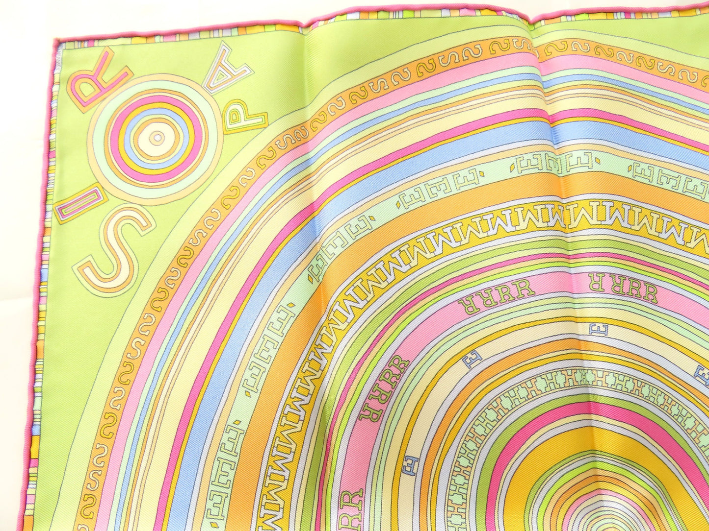 HERMES Carré 40 FRANCE PARIS FBG 24 Scarf 100% Silk Multicolor Scarf