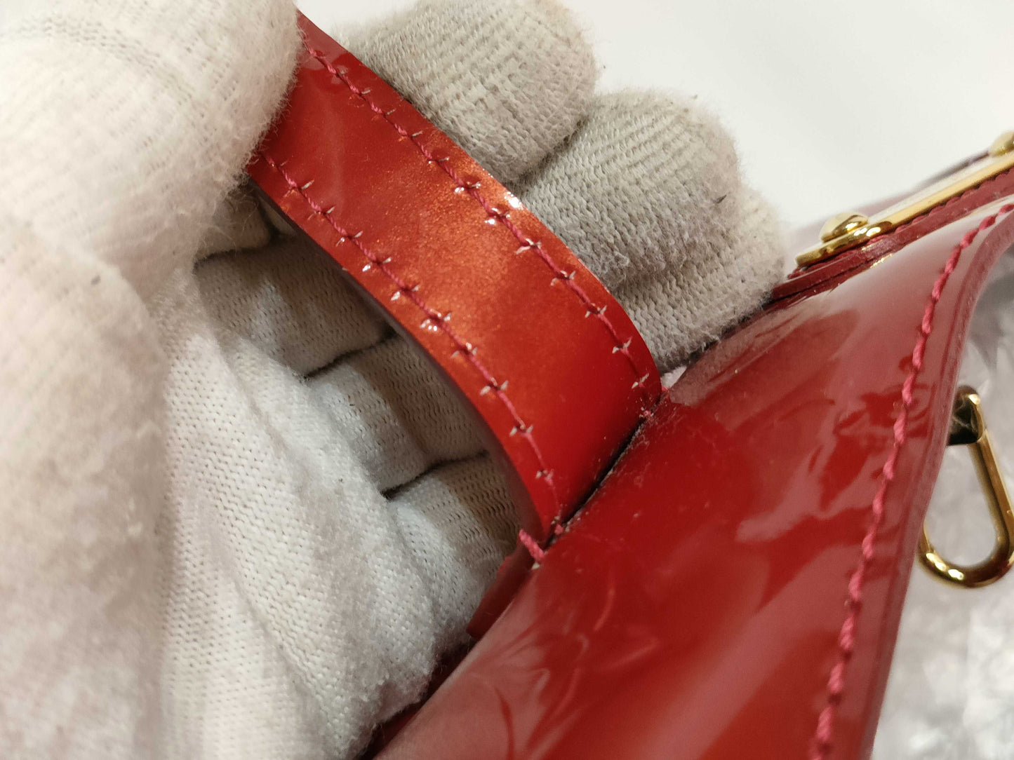 LOUIS VUITTON M 93642 Vernis Wilshire PM Pomme d'Amour M93642 Handbag