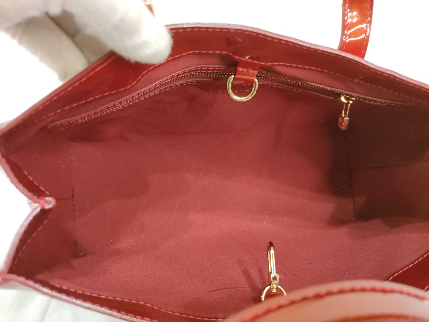 LOUIS VUITTON M 93642 Vernis Wilshire PM Pomme d'Amour M93642 Handbag