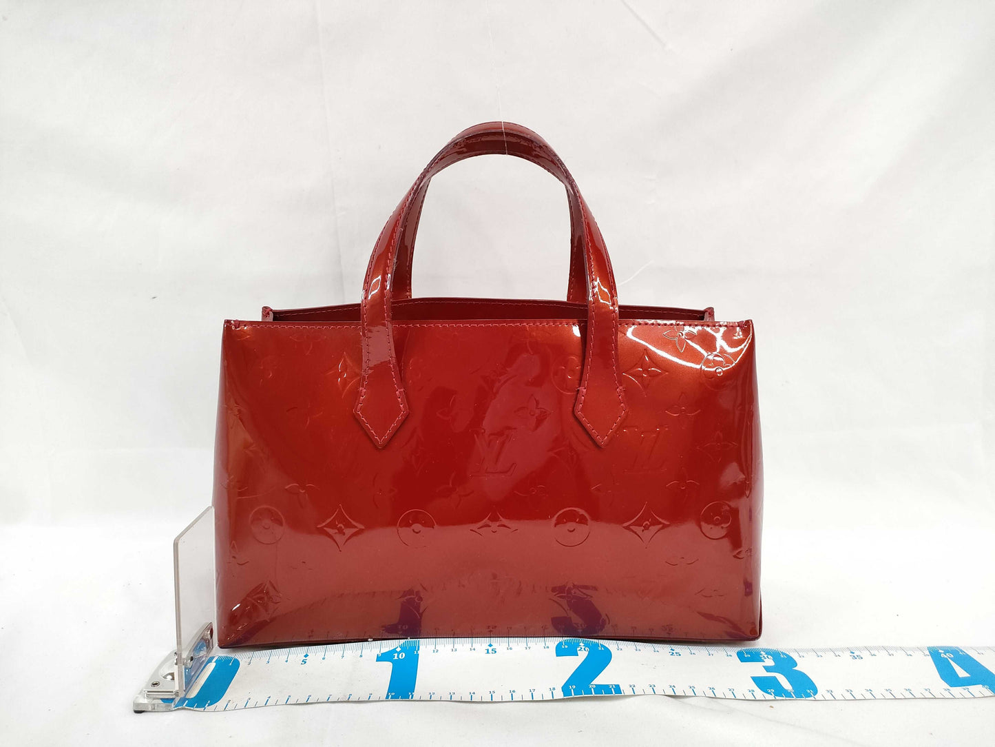 LOUIS VUITTON M 93642 Vernis Wilshire PM Pomme d'Amour M93642 Handbag