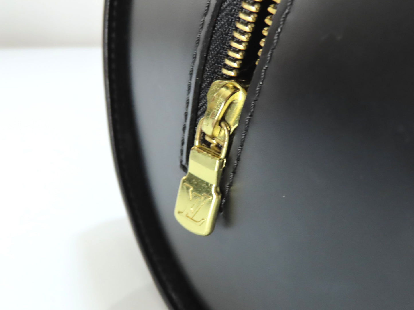 LOUIS VUITTON Epi Soufflot M52222 Noir Handbag with Pouch