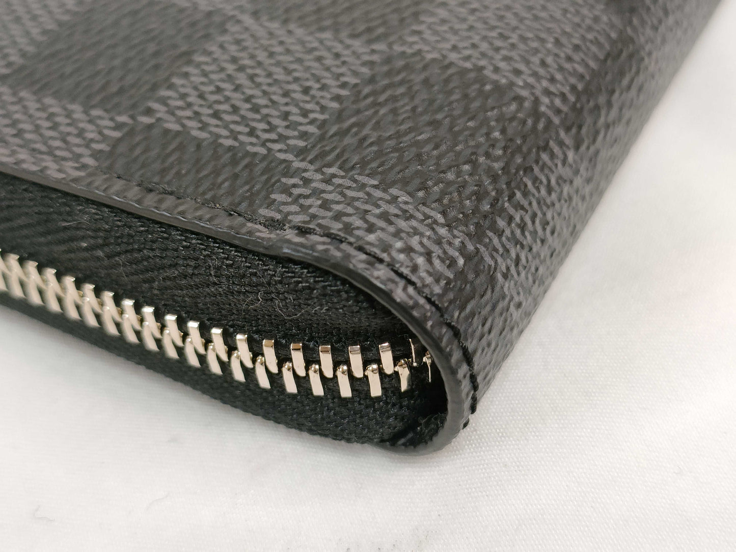 LOUIS VUITTON N 00056 Damier Graphite Zippy Wallet Horizontal N00056 RFID Wallet