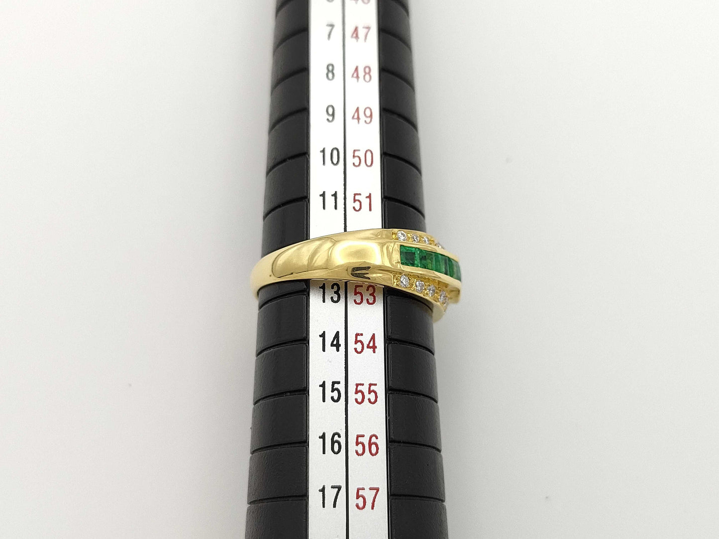 Emerald and Diamond 18K 3.4g Ring