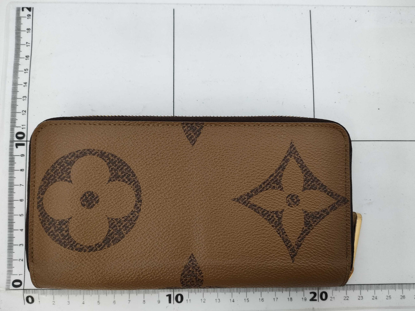 LOUIS VUITTON Monogram Giant Reverse Zippy Wallet