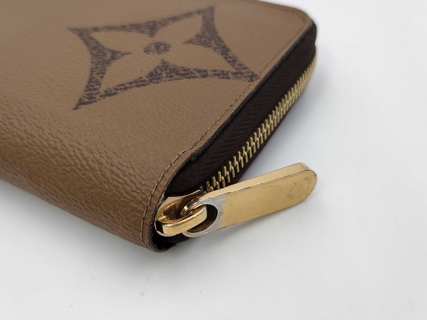 LOUIS VUITTON Monogram Giant Reverse Zippy Wallet
