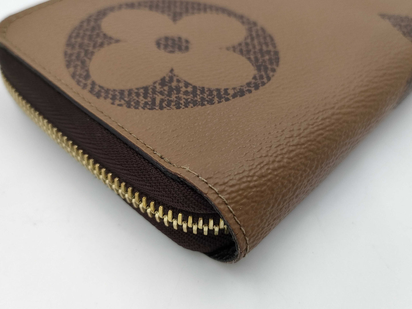 LOUIS VUITTON Monogram Giant Reverse Zippy Wallet
