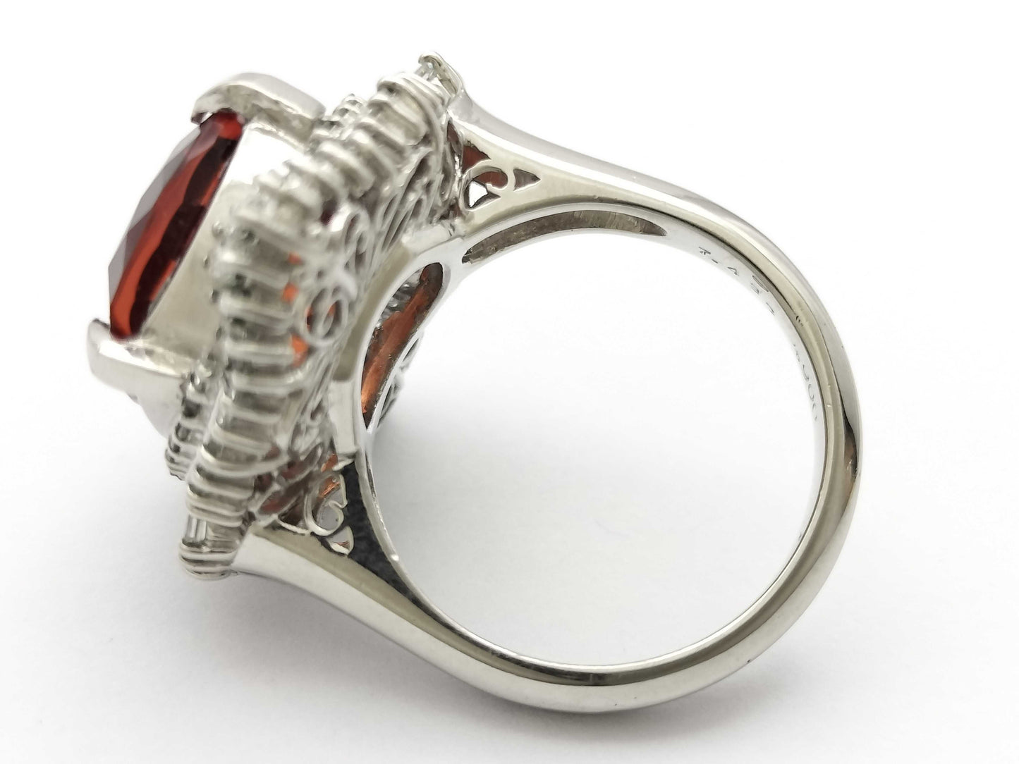Andesine 7.436c D1.17ct PT900 15.3g Ring