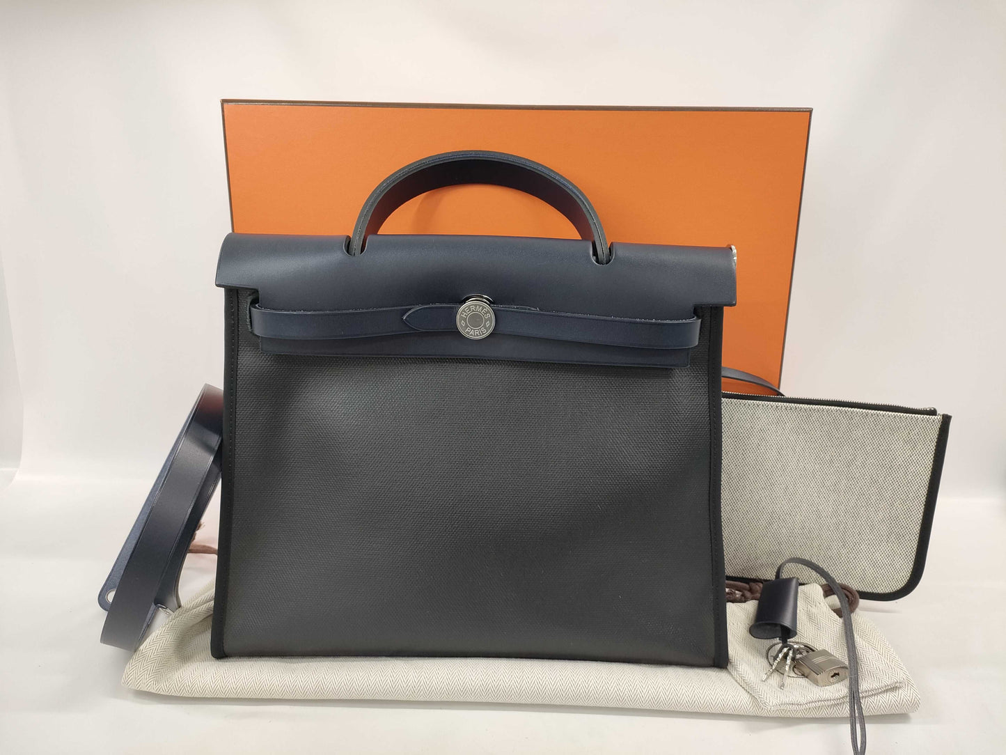 HERMES Airbag Zip 31PM Toile H Berline Vache Hunter Black Bleu Nuit Stainless Steel K Stamp Handbag