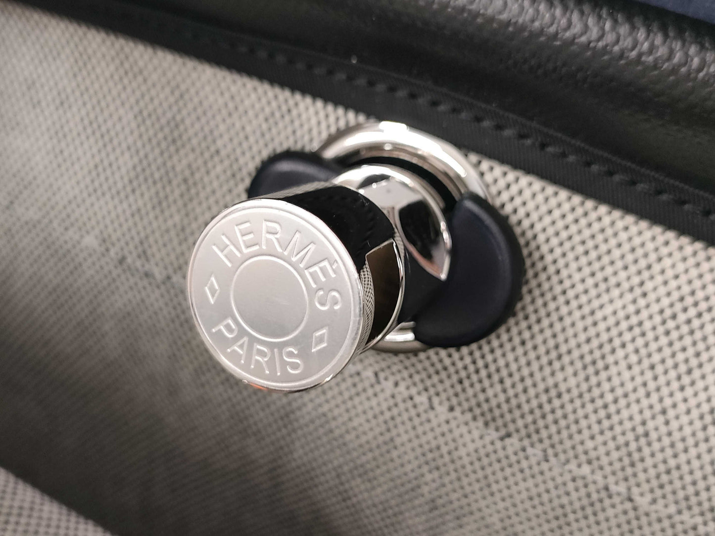 HERMES Airbag Zip 31PM Toile H Berline Vache Hunter Black Bleu Nuit Stainless Steel K Stamp Handbag