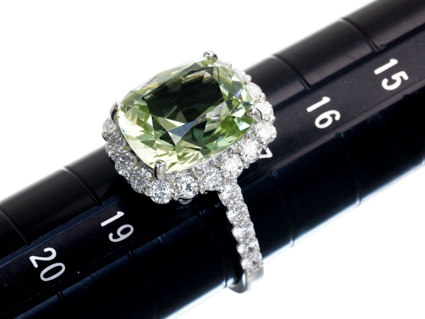Green Beryl 6.557ct D1.24ct Pt900 9.2g Ring