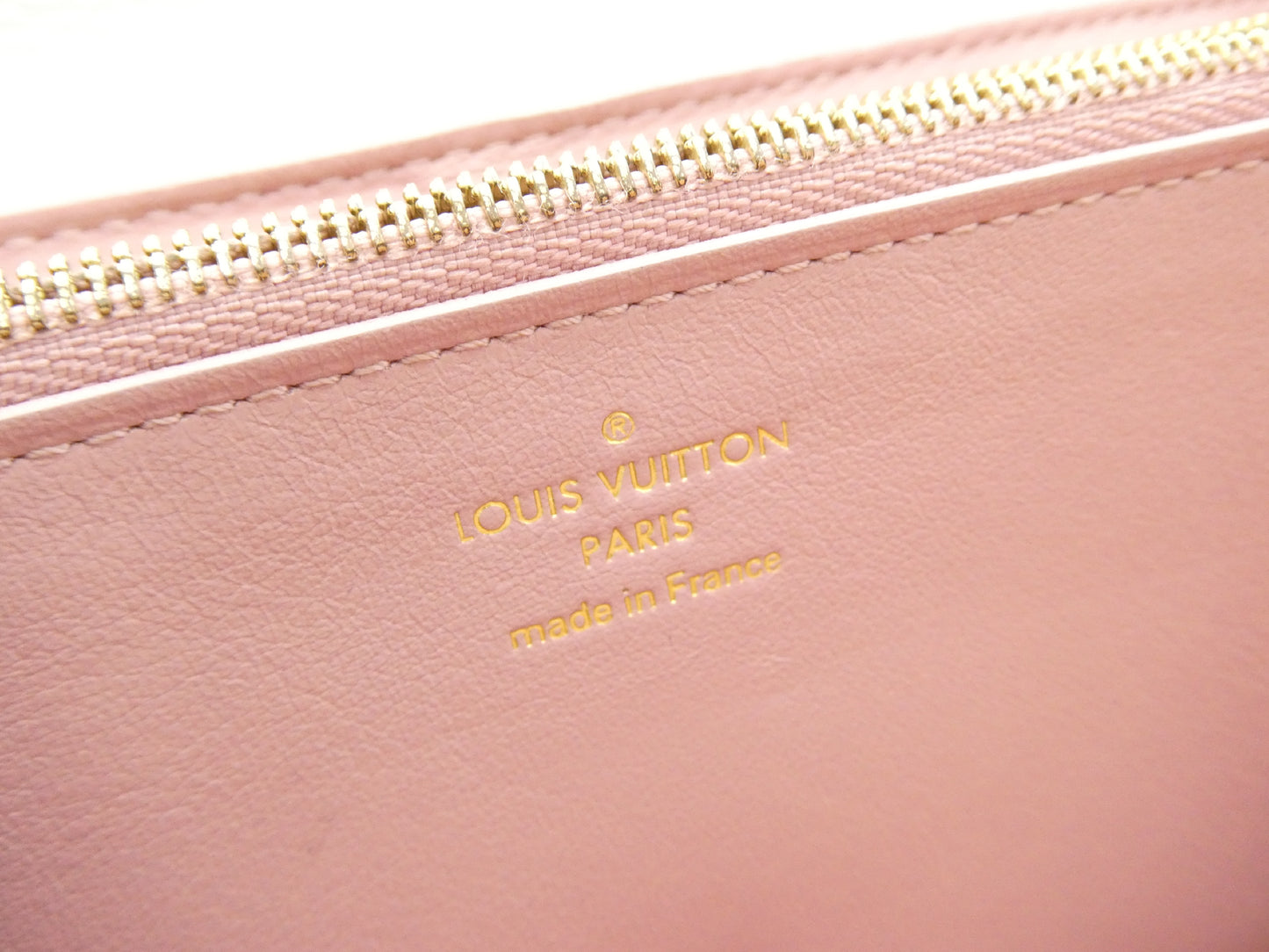 LOUIS VUITTON Portefeuille Capucines Wallet