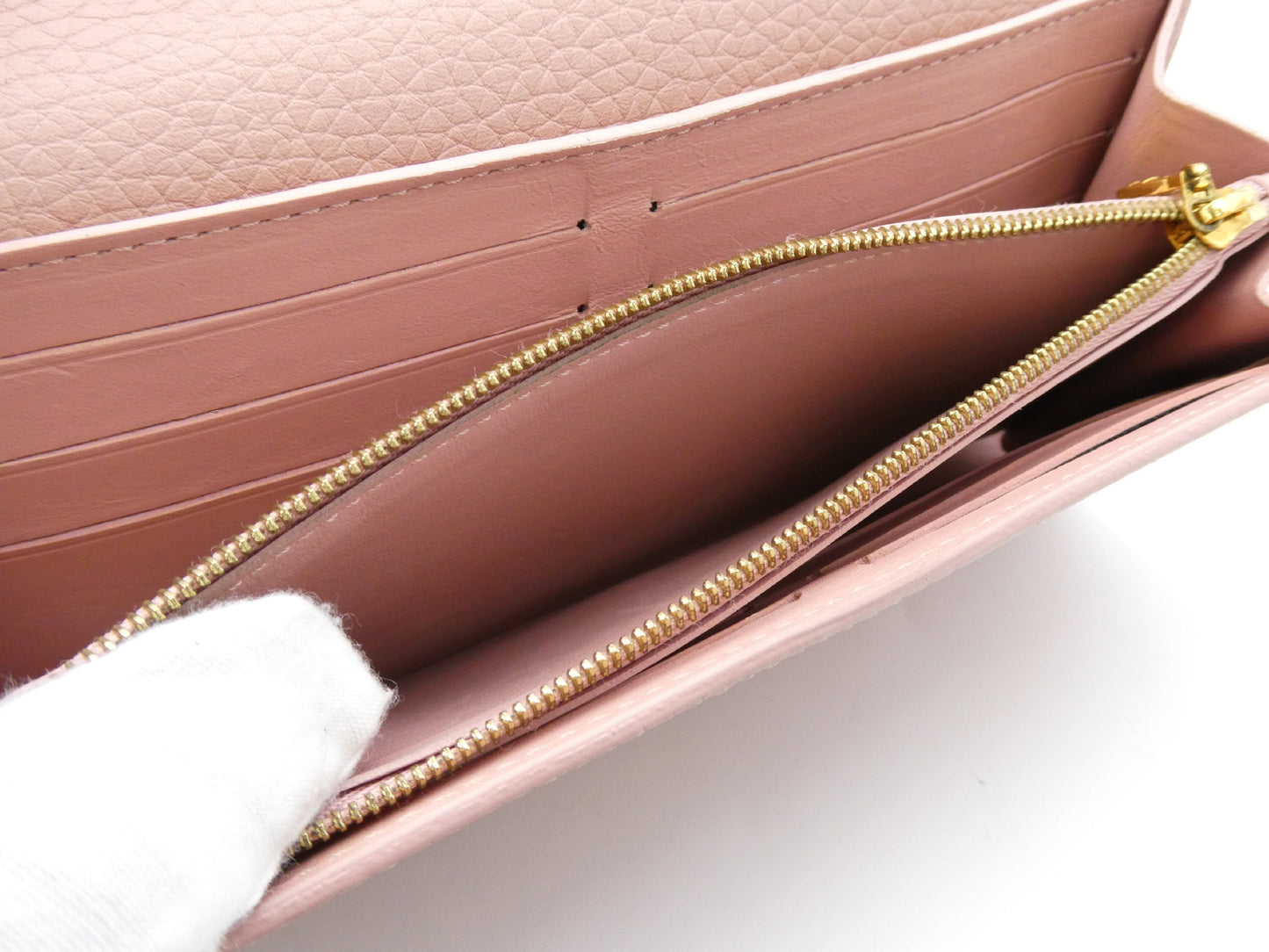 LOUIS VUITTON Portefeuille Capucines Wallet