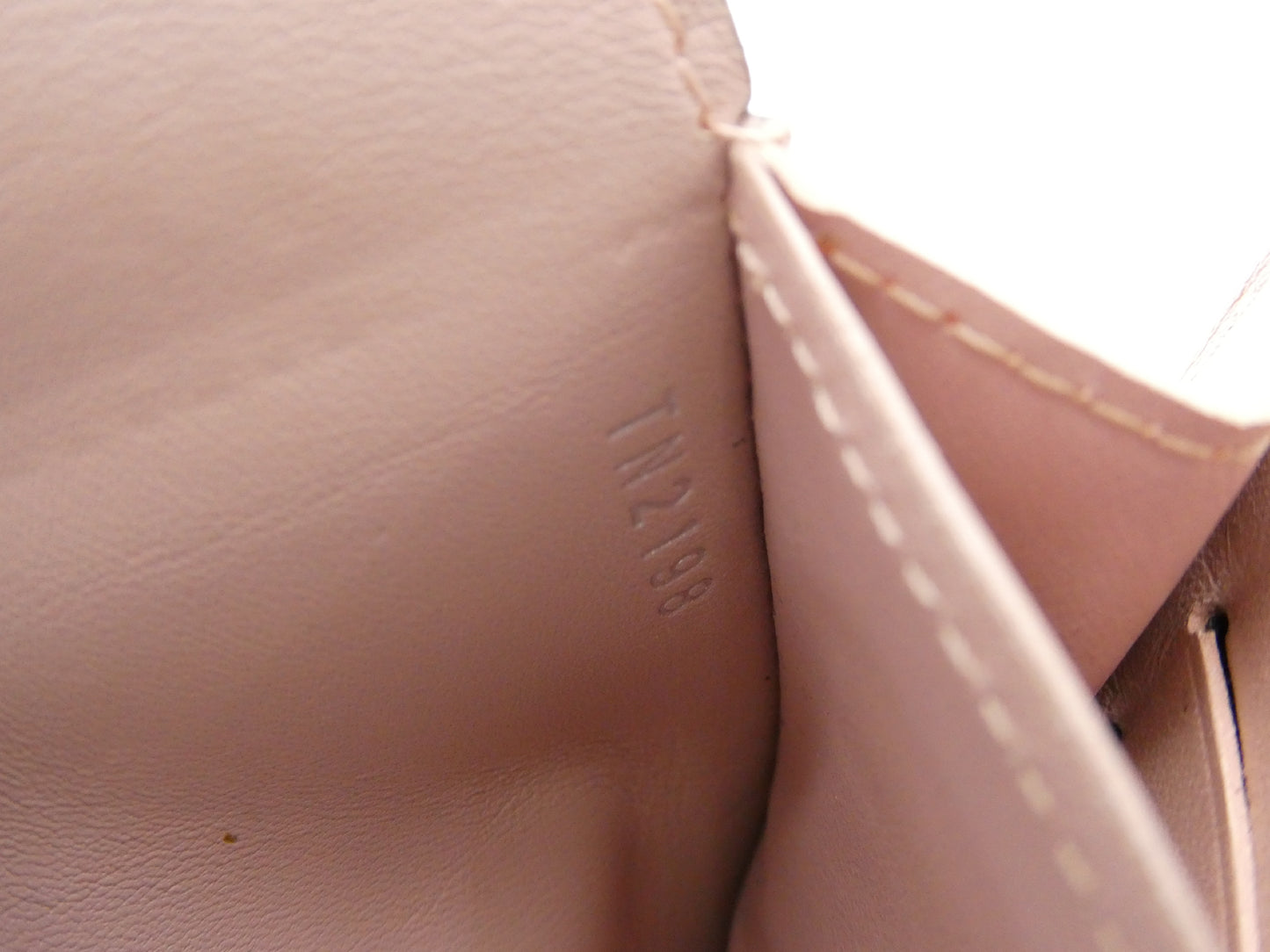 LOUIS VUITTON Mahina Portefeuille Iris Compact Wallet