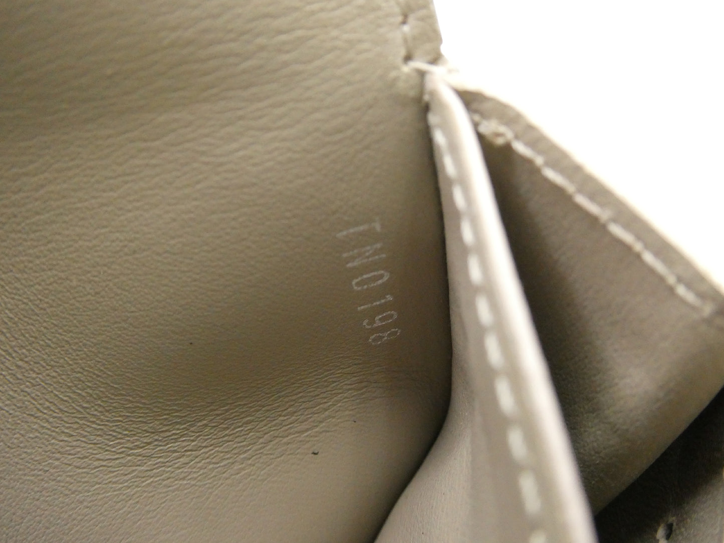 LOUIS VUITTON Mahina Portefeuille Iris Compact Wallet