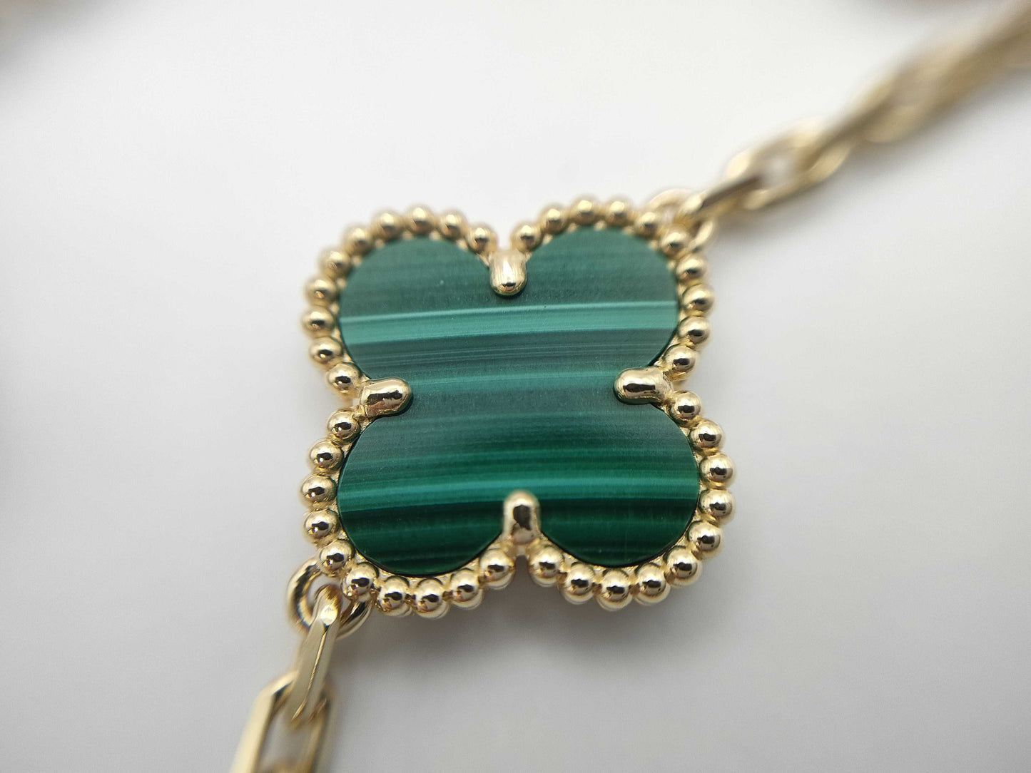 Van Cleef & Arpels Vintage Alhambra Malachite Bracelet/Bangle in Yellow Gold and Au750, 12.6g